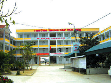 Ngưng tuyển sinh tại một trường trung cấp